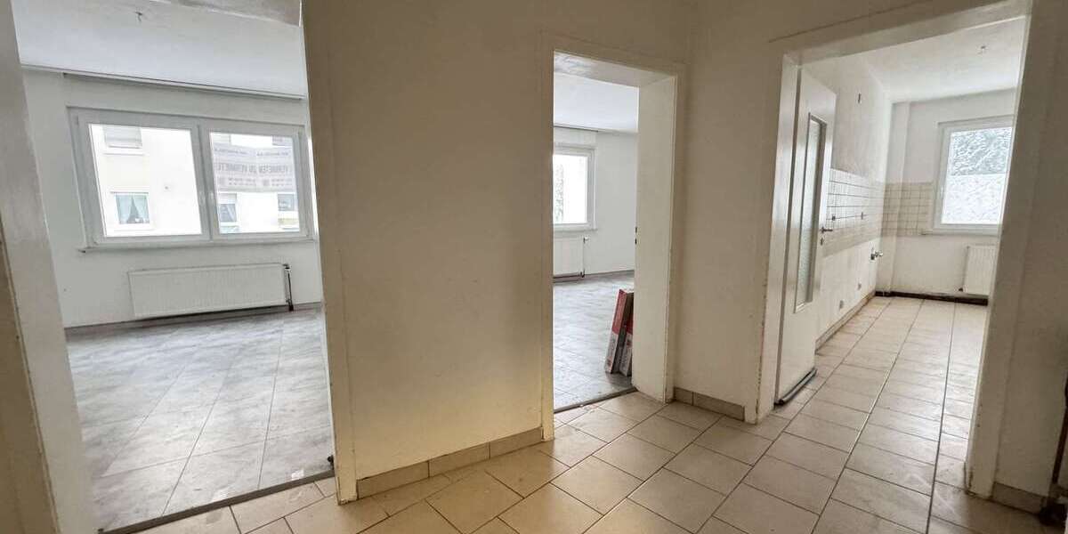 Helle 3,5-Zimmer-Wohnung mit Garage, Kellerraum und Dachboden-Stauraum - Erdgeschoßwohnung Essen Stadtbezirk III | Angebot:26691538