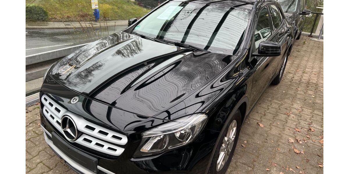 Mercedes-Benz GLA 180 55.000 km 18.980 &euro; Essen 45219