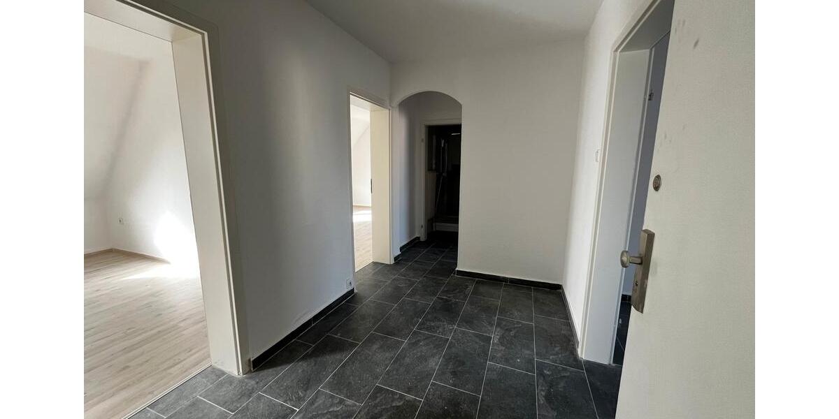 Dachgeschoßwohnung Gelsenkirchen Gelsenkirchen-Mitte - 4 Zimmer, 78 m&sup2;, 585&euro; | Angebot:25439709