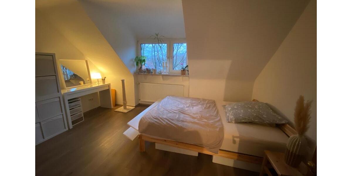 Dachgeschoßwohnung Essen Stadtbezirk IV - 2 Zimmer, 38 m&sup2;, 375&euro; | Angebot:25947677
