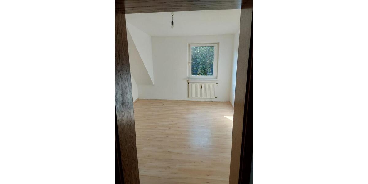 Dachgeschoßwohnung Essen Stadtbezirk V - 3 Zimmer, 54 m&sup2;, 450&euro; | Angebot:25649515