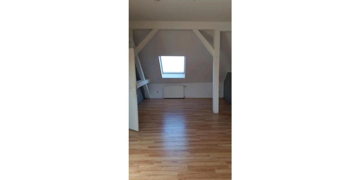 Dachgeschoßwohnung Essen Stadtbezirk III - 3 Zimmer, 78 m&sup2;, 950&euro; | Angebot:25804028