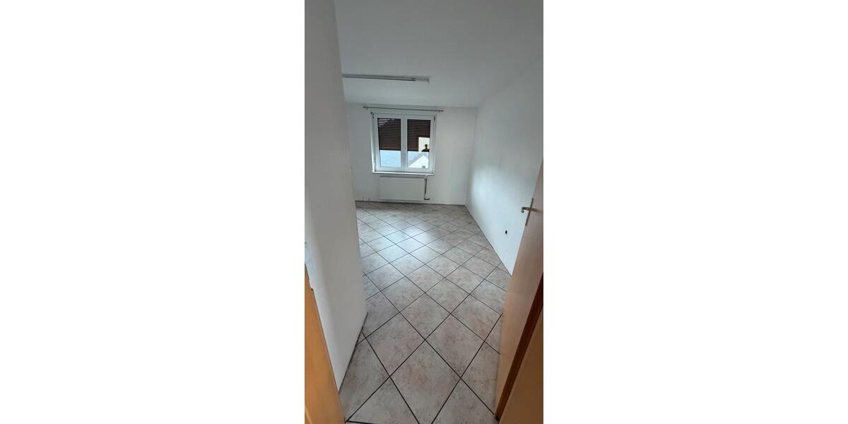 Dachgeschoßwohnung Oberhausen Schmachtendorf - 3.5 Zimmer, 95 m&sup2;, 1.200&euro; | Angebot:26603573