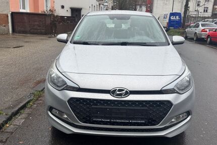 Hyundai i20 126.000 km 6.499 &euro; Gelsenkirchen 45879