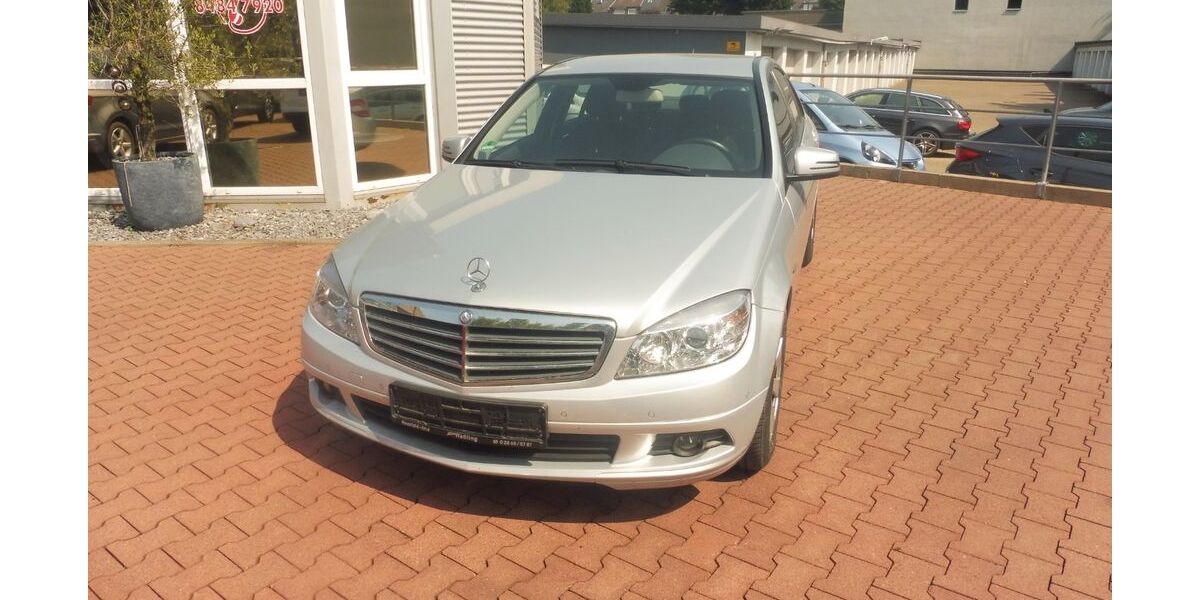 Mercedes-Benz C 180 77.000 km 12.490 &euro; Oberhausen 46045