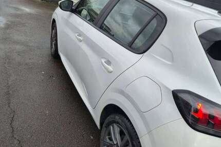 Peugeot 208 27.500 km 14.500 &euro; Castrop-Rauxel, Stadt 44581