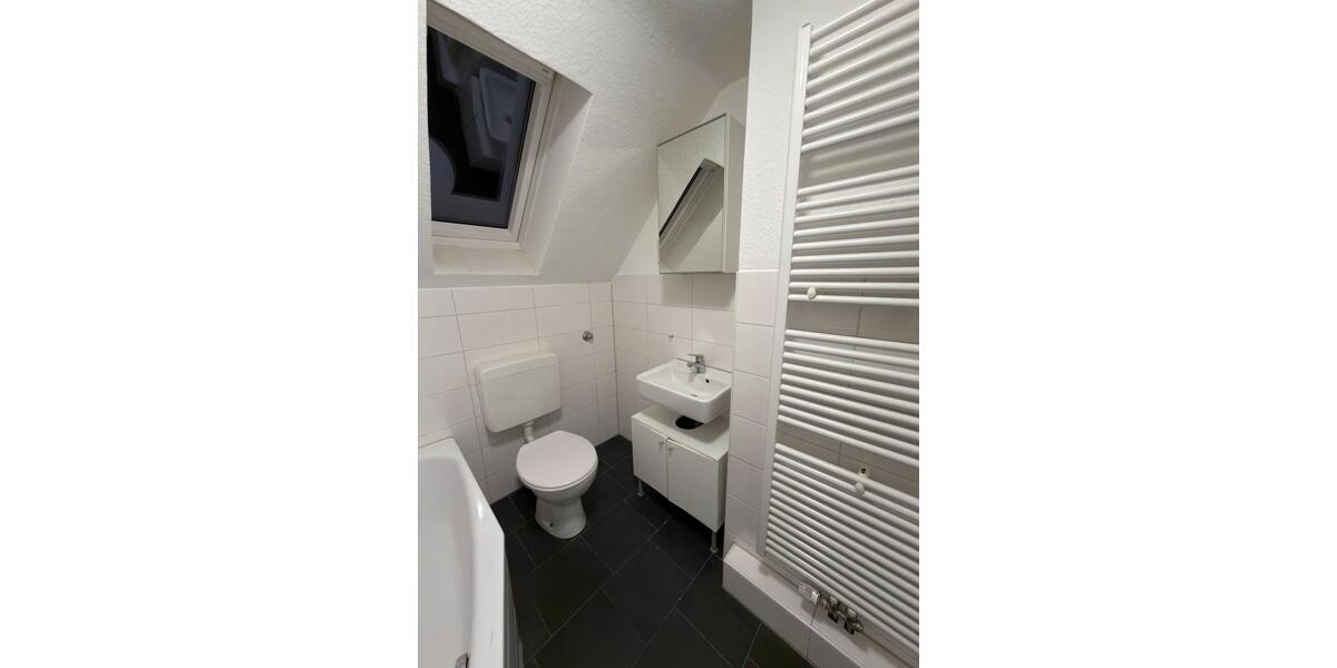 Dachgeschoßwohnung Essen Stadtbezirk VI - 3.5 Zimmer, 72 m&sup2;, 1.023&euro; | Angebot:25640158