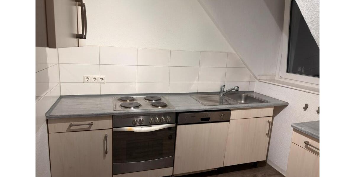 Dachgeschoßwohnung Essen Stadtbezirk VI - 3.5 Zimmer, 72 m&sup2;, 1.023&euro; | Angebot:25640158