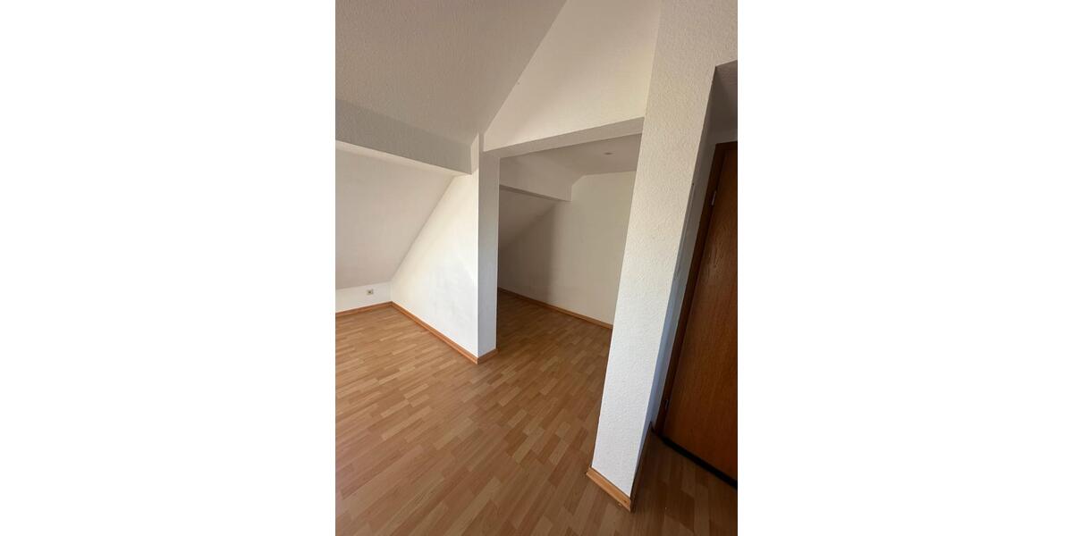 Dachgeschoßwohnung Essen Stadtbezirk IV - 1 Zimmer, 27 m&sup2;, 400&euro; | Angebot:26564966