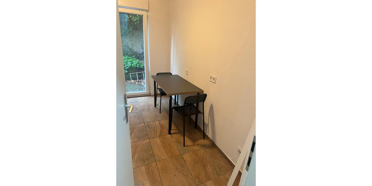 Etagenwohnung Essen Stadtbezirk VI - 1 Zimmer, 16 m&sup2;, 350&euro; | Angebot:24983387