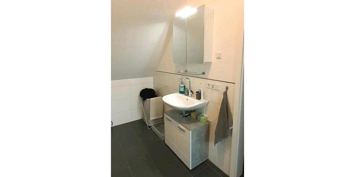 Dachgeschoßwohnung Dinslaken Hiesfeld - 2.5 Zimmer, 72 m&sup2;, 684&euro; | Angebot:26699568