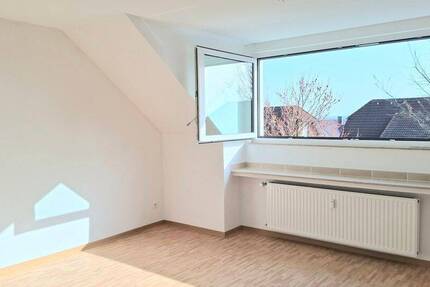 Recklinghausen-Suderwich! Renovierte, helle Dachgeschosswohnung in einem gepflegten Mehrfamilienhaus - Wohnung Recklinghausen Suderwich | Angebot:25959739