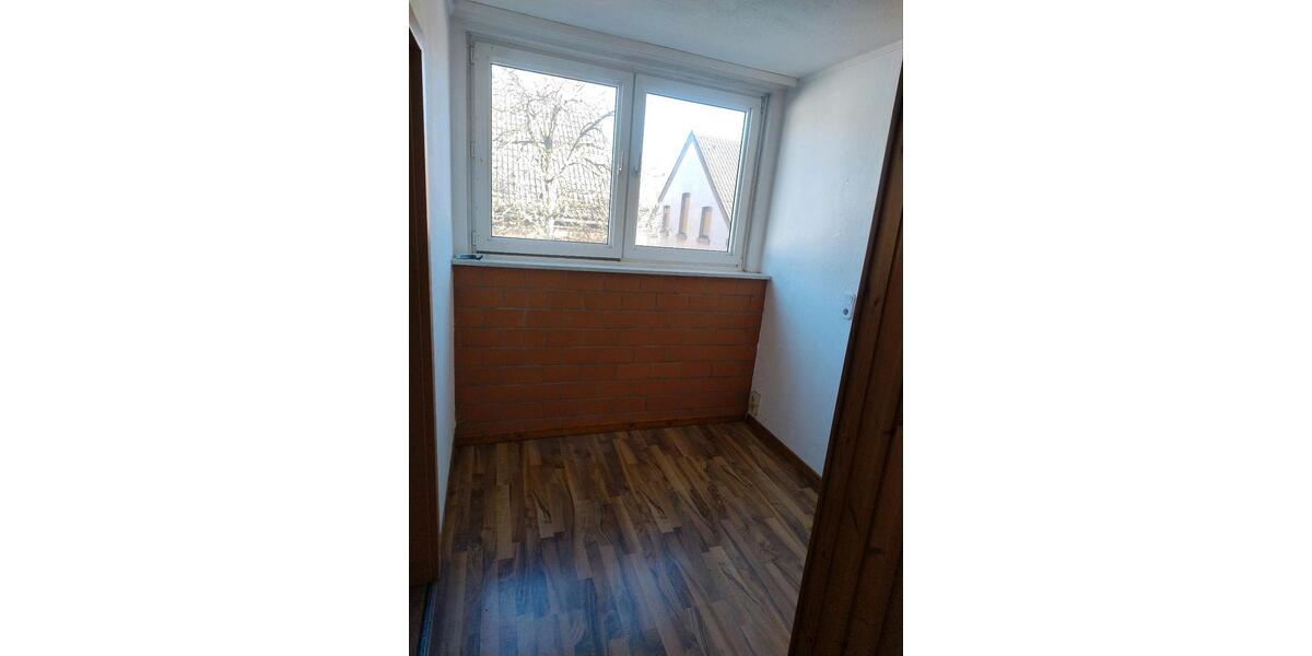 Dachgeschoßwohnung Bochum Höntrop - 3.5 Zimmer, 90 m&sup2;, 700&euro; | Angebot:25938709