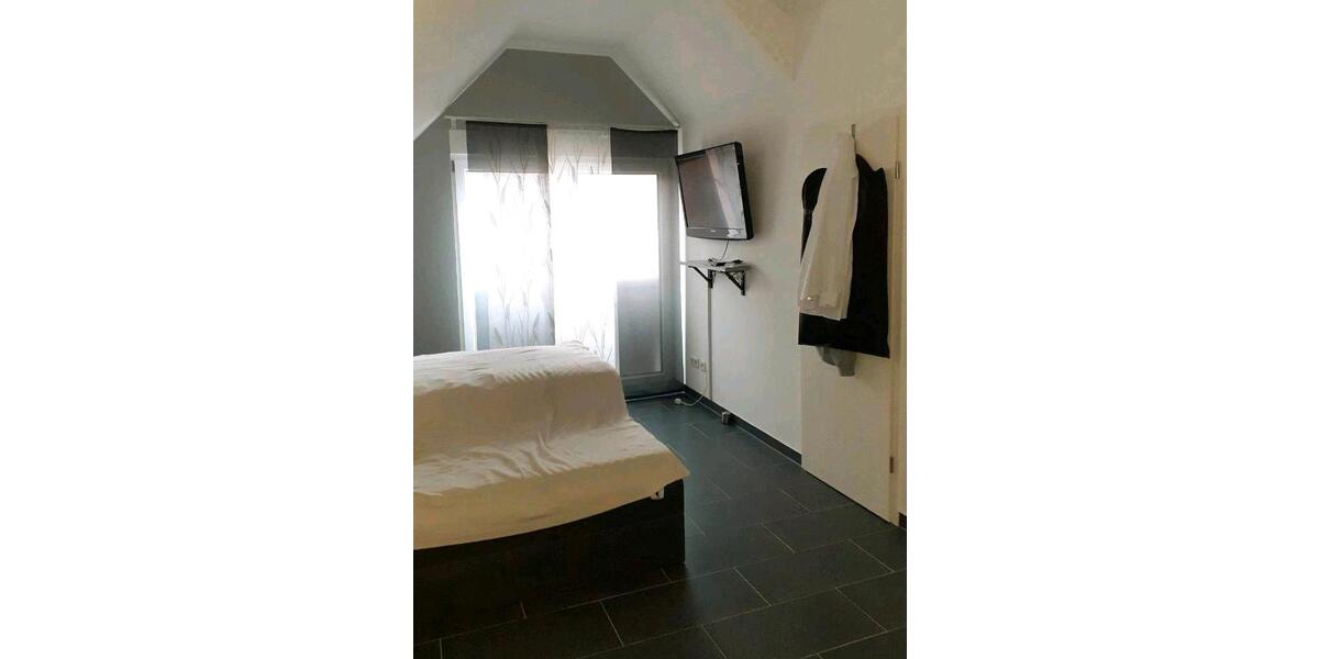 Dachgeschoßwohnung Dinslaken Hiesfeld - 2.5 Zimmer, 72 m&sup2;, 684&euro; | Angebot:26699568