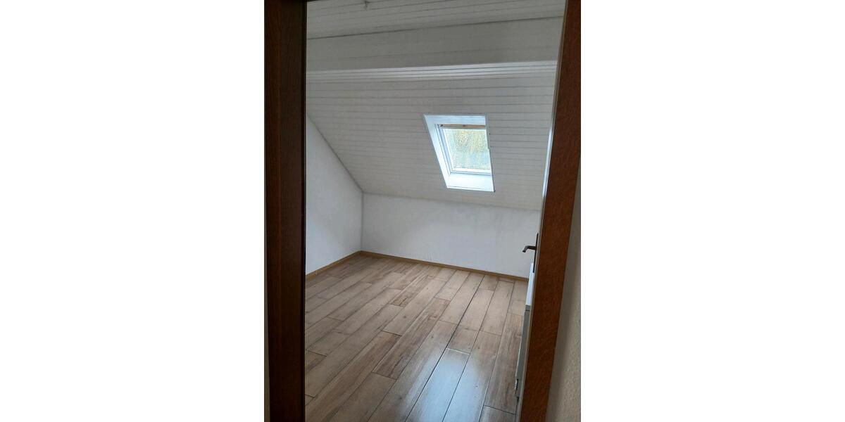 Dachgeschoßwohnung Gladbeck Alt-Rentfort - 3 Zimmer, 60 m&sup2;, 500&euro; | Angebot:27609211