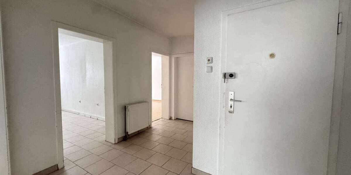 Helle 3,5-Zimmer-Wohnung mit Garage, Kellerraum und Dachboden-Stauraum - Erdgeschoßwohnung Essen Stadtbezirk III | Angebot:26691538