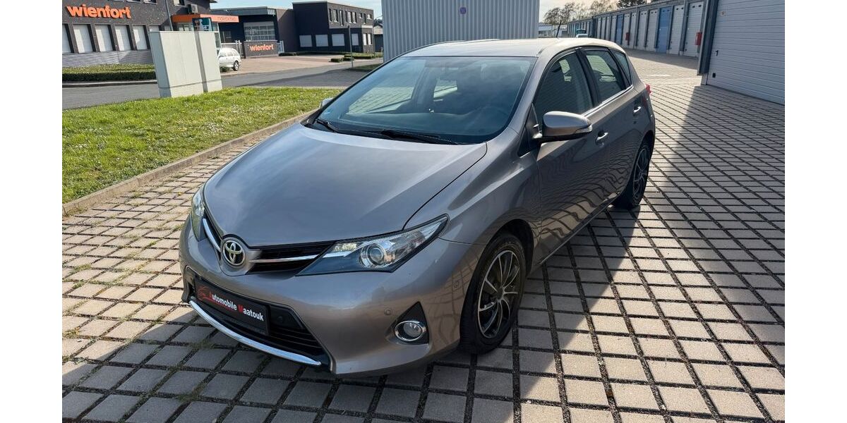 Toyota Auris 327.000 km 5.990 &euro; Essen 45329