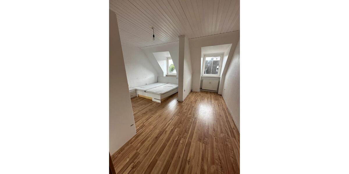 Dachgeschoßwohnung Essen Stadtbezirk V - 2.5 Zimmer, 56 m&sup2;, 400&euro; | Angebot:26636713