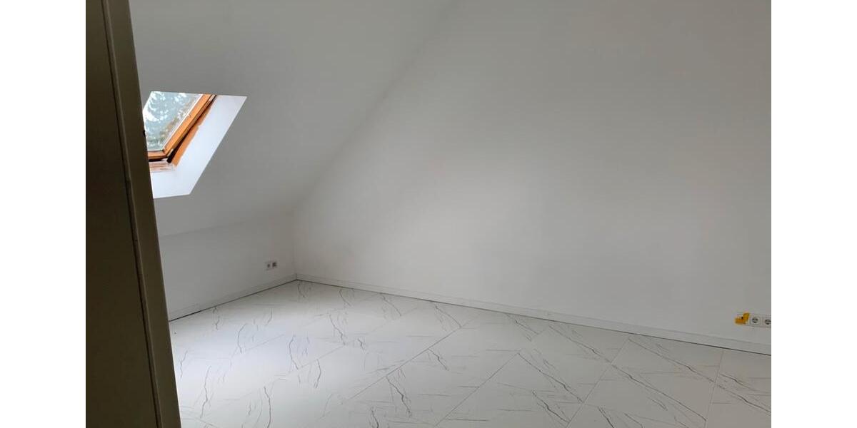 Dachgeschoßwohnung Mülheim an der Ruhr Rechtsruhr-Nord - 4 Zimmer, 85 m&sup2;, 600&euro; | Angebot:26657634