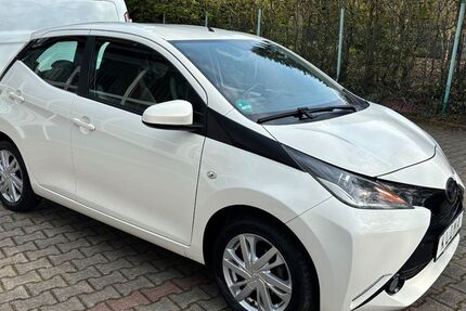 Toyota Aygo (X) 57.000 km 7.999 &euro; Dortmund 44265
