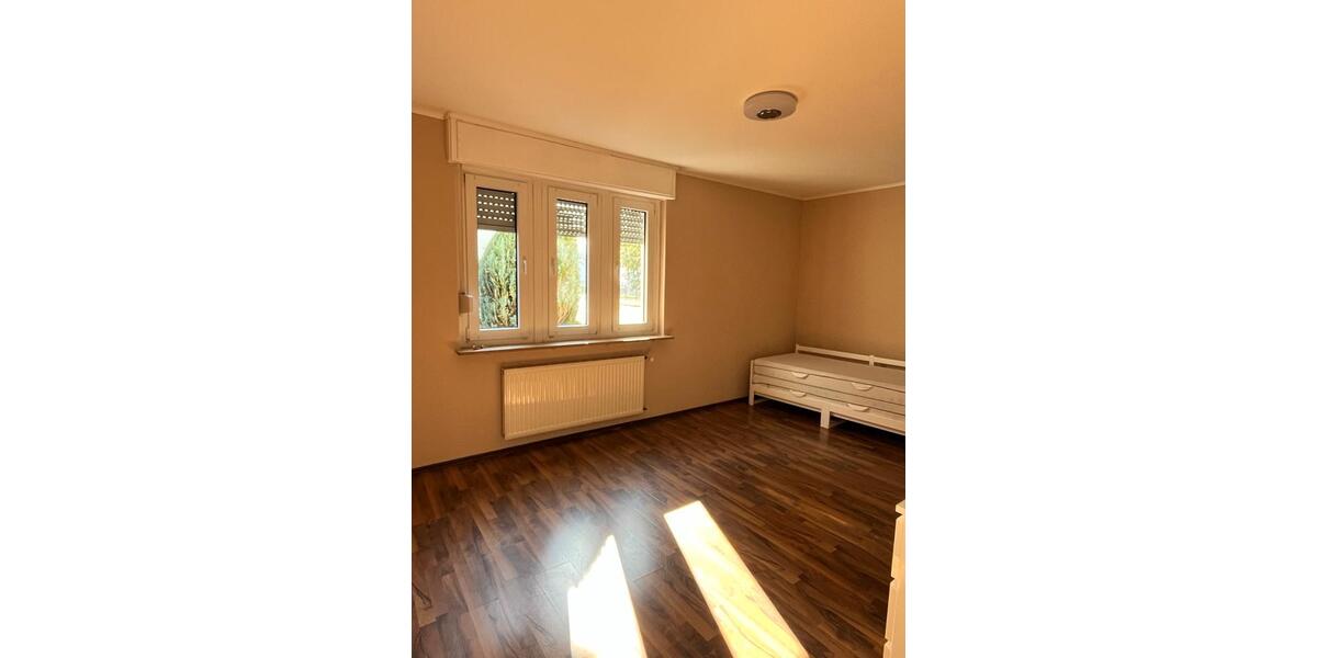 Erdgeschoßwohnung Bochum Höntrop - 3.5 Zimmer, 133 m&sup2;, 1.350&euro; | Angebot:26036349