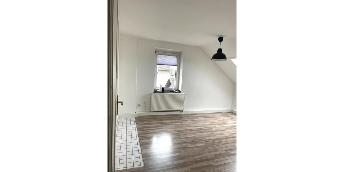 Dachgeschoßwohnung Mülheim an der Ruhr Menden-Holthausen - 2.5 Zimmer, 60 m&sup2;, 510&euro; | Angebot:25999447