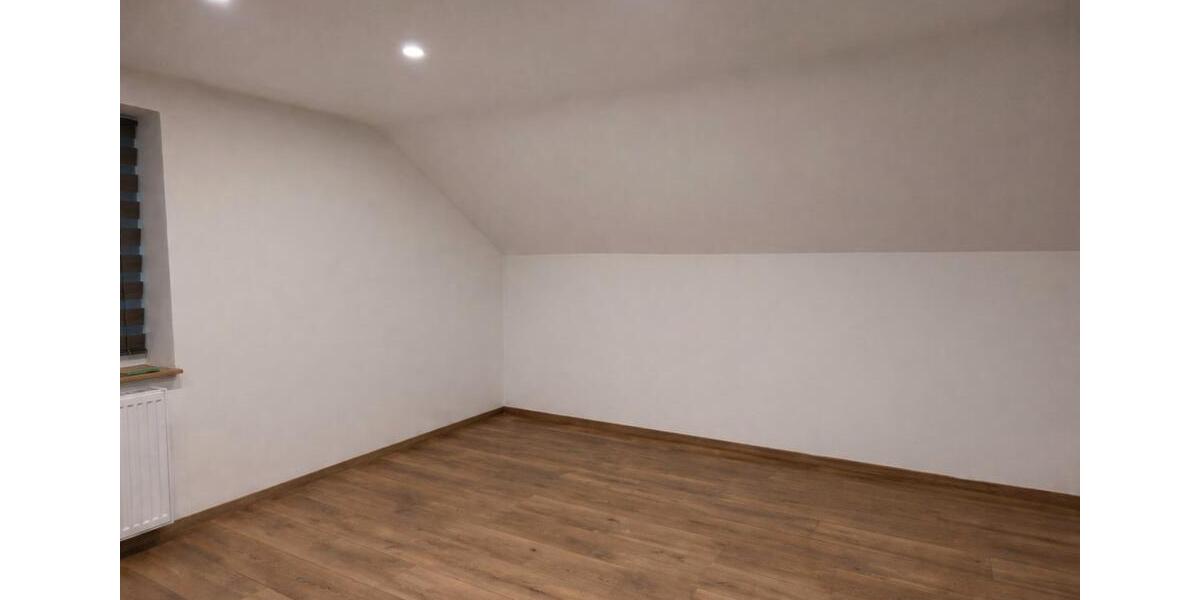 Dachgeschoßwohnung Essen Stadtbezirk VIII - 3 Zimmer, 85 m&sup2;, 950&euro; | Angebot:26638437