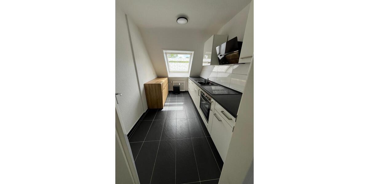 Dachgeschoßwohnung Essen Huttrop - 3 Zimmer, 88 m&sup2;, 660&euro; | Angebot:26662663