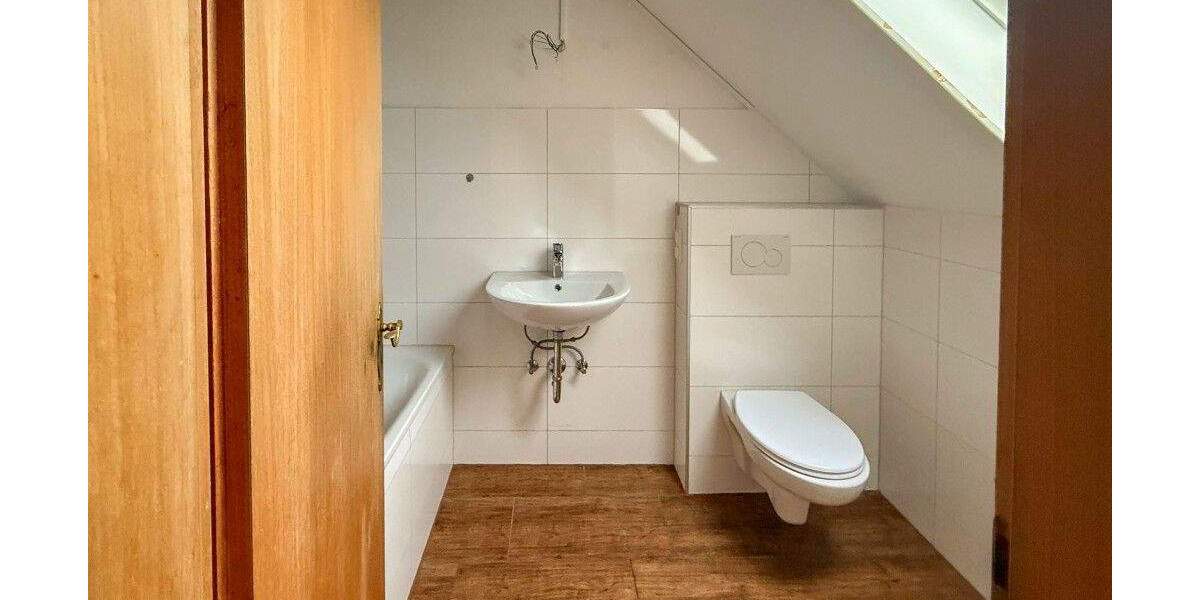 Etagenwohnung Velbert Mitte - 3 Zimmer, 85 m&sup2;, 850&euro; | Angebot:25698464