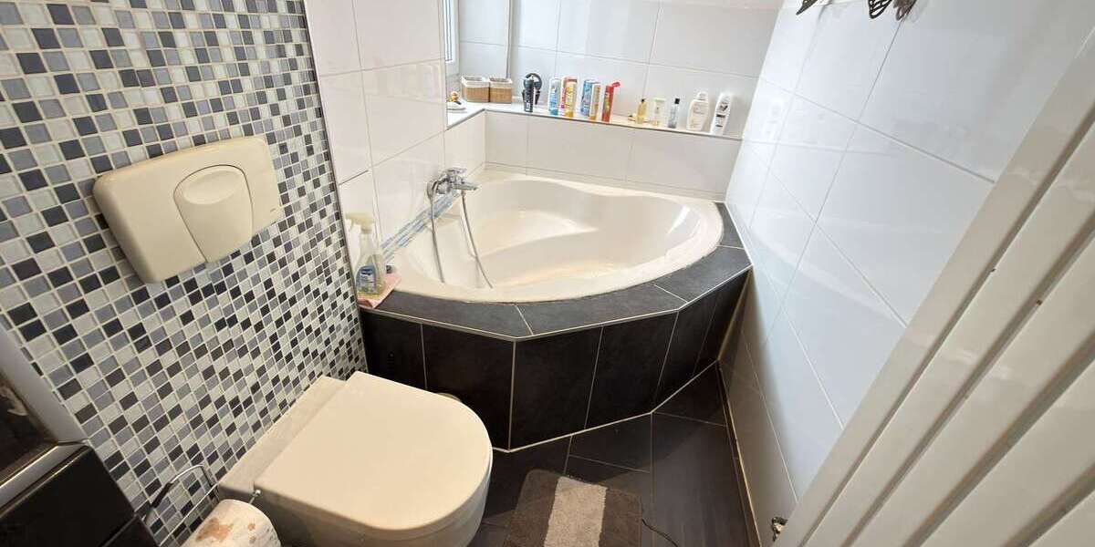 Modernisiertes 3-Parteienhaus mit Maisonette und Gartenanteil nahe Centro - Mehrfamilienhaus, Wohnhaus Oberhausen Osterfeld | Angebot:26523102
