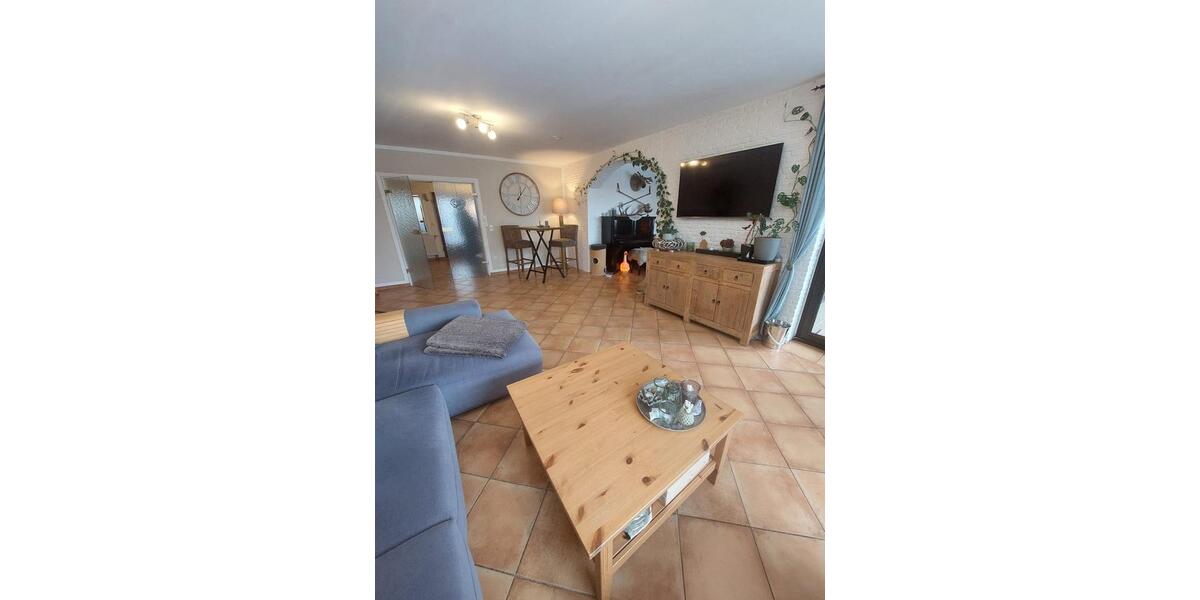 Reihenhaus Hünxe - 6.5 Zimmer, 250 m&sup2;, 2.200&euro; | Angebot:25129233