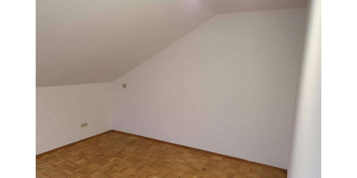 Dachgeschoßwohnung Essen Stadtbezirk VI - 2 Zimmer, 62 m&sup2;, 550&euro; | Angebot:27609700