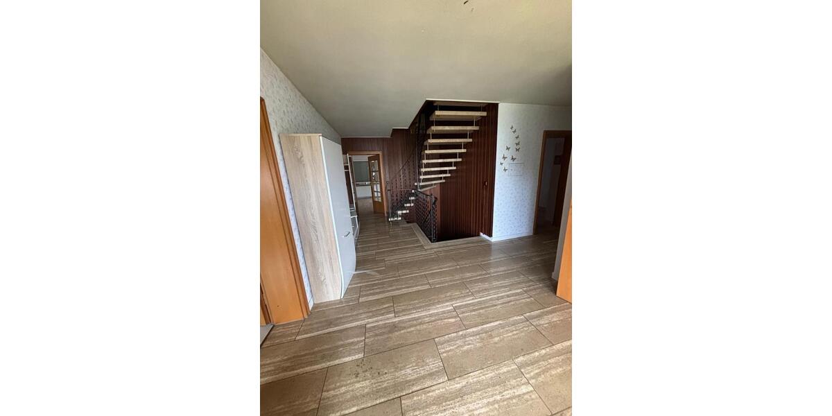 Etagenwohnung Lünen Alstedde - 8 Zimmer, 216 m&sup2;, 1.890&euro; | Angebot:26051024