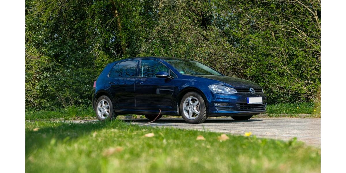 VW Golf 82.000 km 9.600 &euro; Essen 45239