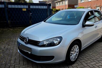 VW Golf 135.000 km 5.200 &euro; Essen 45326