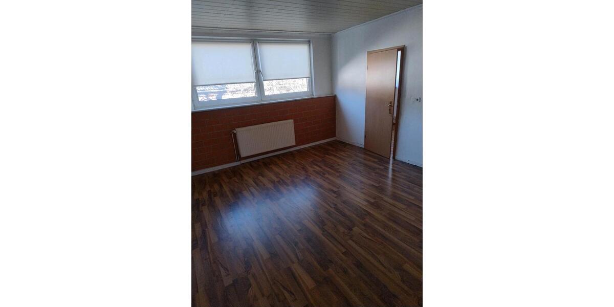Dachgeschoßwohnung Bochum Höntrop - 3.5 Zimmer, 90 m&sup2;, 700&euro; | Angebot:25938709