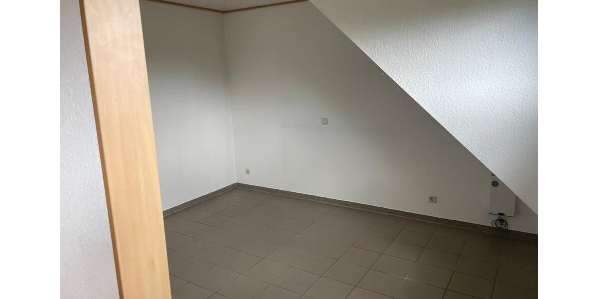 Dachgeschoßwohnung Oberhausen Biefang - 3.5 Zimmer, 84 m&sup2;, 810&euro; | Angebot:25935368