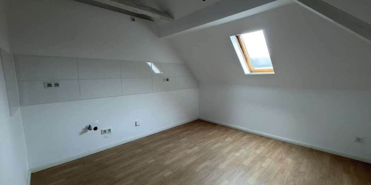 Exklusives Investment: Kernsaniertes Mehrfamilienhaus mit Balkon und Terrasse - Mehrfamilienhaus, Wohnhaus Gelsenkirchen Gelsenkirchen-West | Angebot:25751689