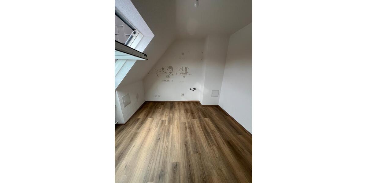 Dachgeschoßwohnung Essen Südviertel - 2.5 Zimmer, 35 m&sup2;, 550&euro; | Angebot:25916581