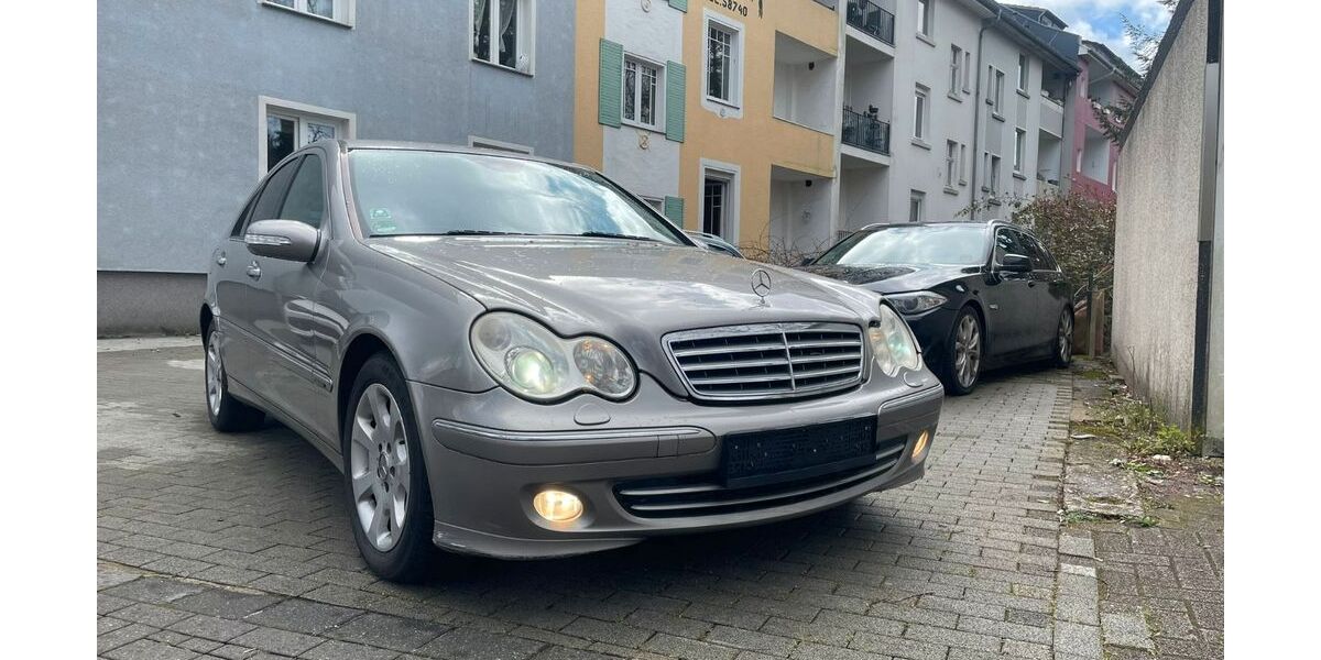 Mercedes-Benz C 270 284.709 km 1.895 &euro; Velbert 42551