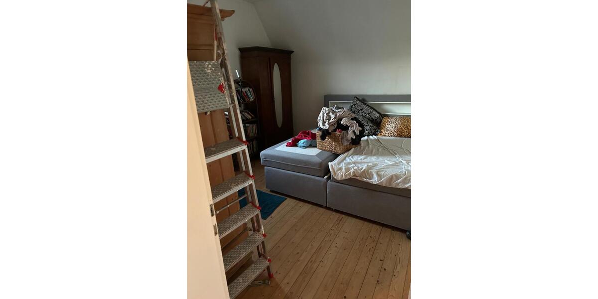 Dachgeschoßwohnung Oberhausen Alstaden - 6 Zimmer, 140 m&sup2;, 190.000&euro; | Angebot:26754336