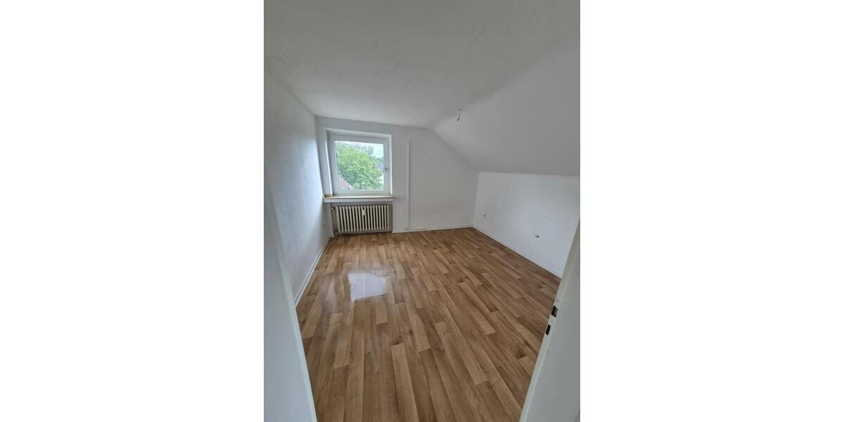 Dachgeschoßwohnung Dinslaken Lohberg - 3.5 Zimmer, 67 m&sup2;, 770&euro; | Angebot:26603542