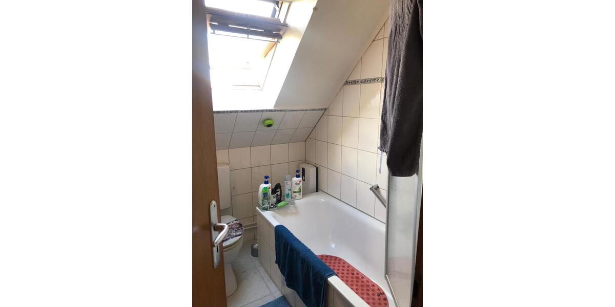 Dachgeschoßwohnung Essen Stadtbezirk VIII - 3.5 Zimmer, 97 m&sup2;, 989&euro; | Angebot:25641552