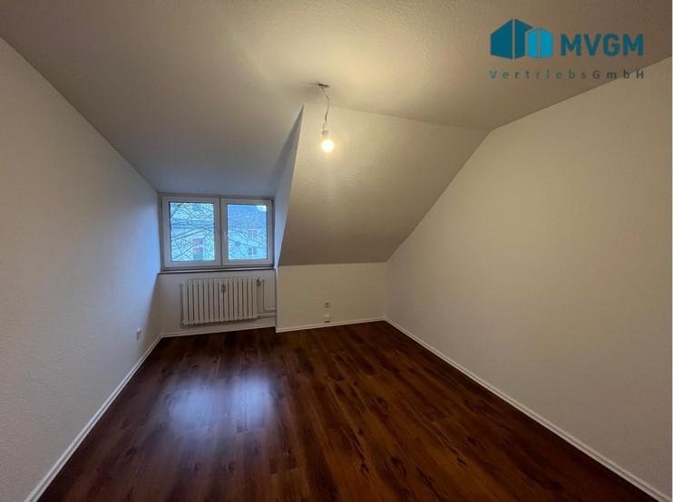 Dachgeschoßwohnung Essen Stadtbezirk III - 3 Zimmer, 65 m&sup2;, 520&euro; | Angebot:23858835