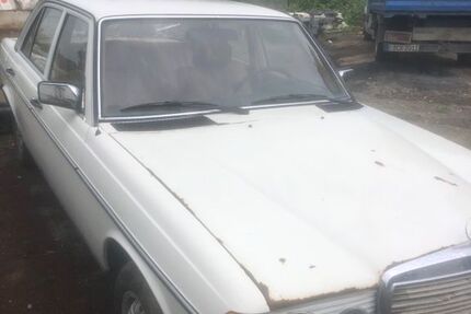 Mercedes-Benz E 200 123.500 km 1.900 &euro; Essen 45139