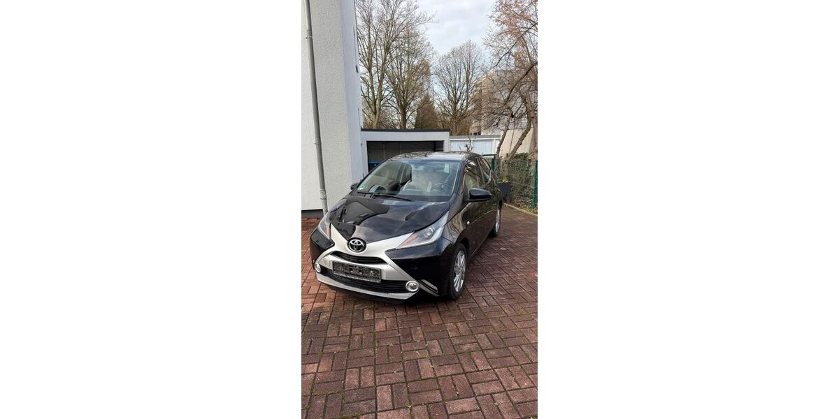 Toyota Aygo (X) 72.340 km 6.500 &euro; Recklinghausen 45659