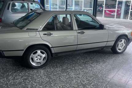 Mercedes-Benz 190 268.000 km 5.200 &euro; Gelsenkirchen 45892