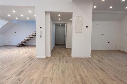 Haus Gladbeck - 2.5 Zimmer, 120 m&sup2;, 1.190&euro; | Angebot:26552726