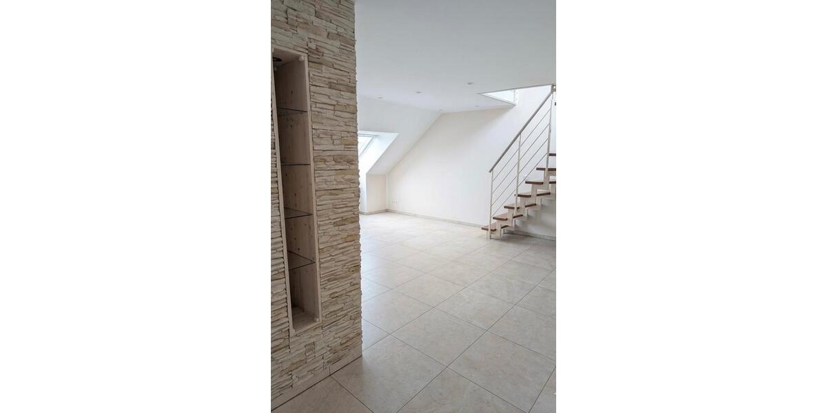 Dachgeschoßwohnung Essen Stadtbezirk III - 3 Zimmer, 77 m&sup2;, 1.050&euro; | Angebot:26028925