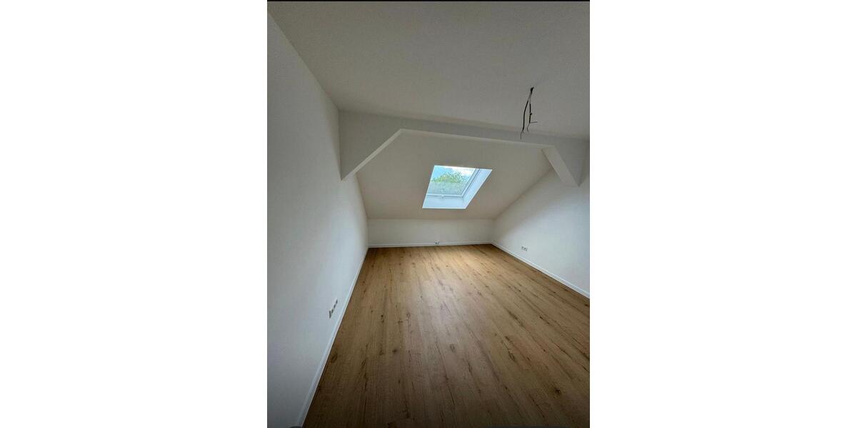 Dachgeschoßwohnung Gelsenkirchen Gelsenkirchen-Mitte - 1 Zimmer, 105 m&sup2;, 1.100&euro; | Angebot:25917231
